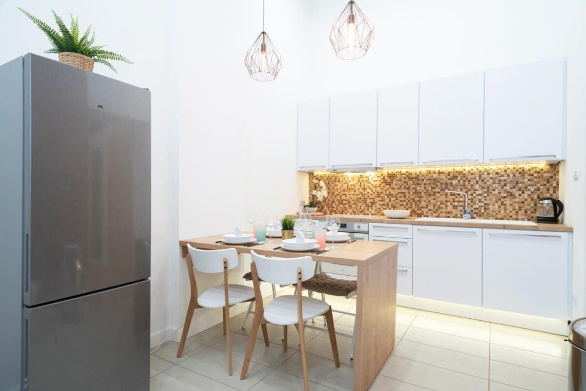 Super Central Apartment With A/C Budapest Exteriör bild