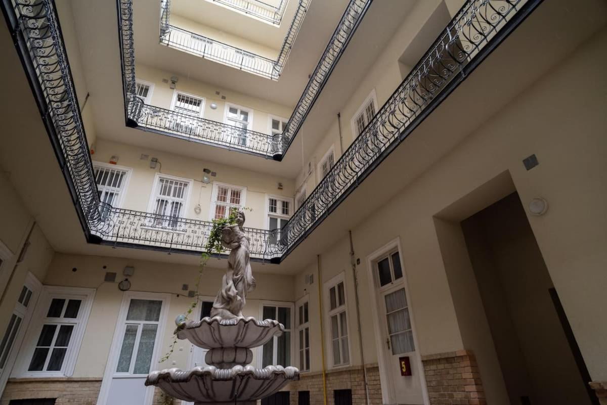 Super Central Apartment With A/C Budapest Exteriör bild